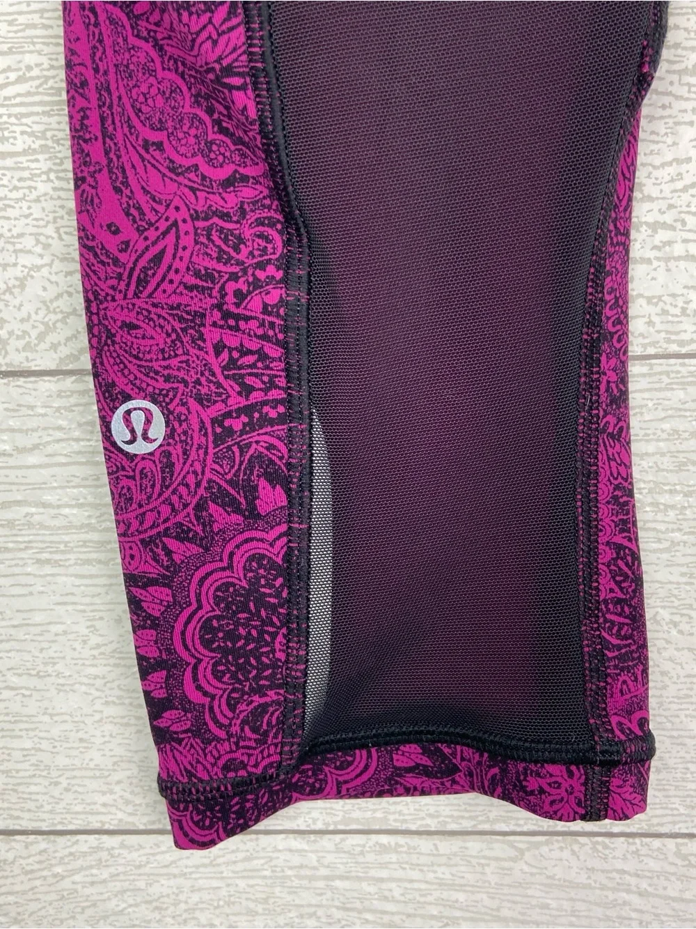 LULULEMON Outrun 17 Crop Run Legging Antique Paisley Deep Fuschia Pink Black 4